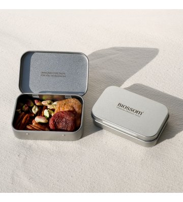 Biossom Snack Tin No. 03 – open tin with figs, apricots, pecans and pistachios beside the product packaging