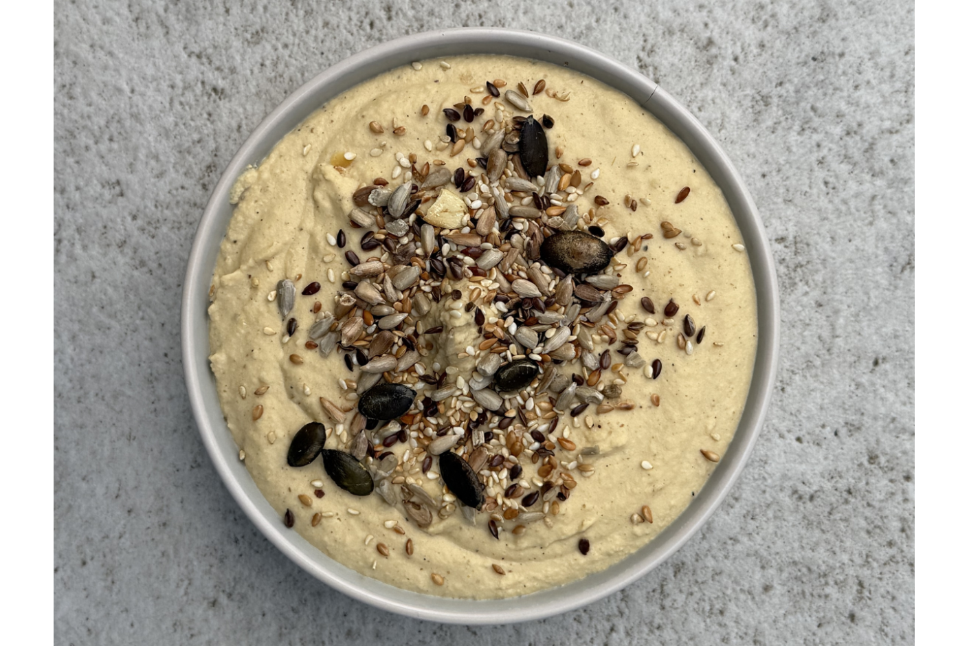 Hummus z czerwonej soczewicy – pyszna pasta na każdą okazję