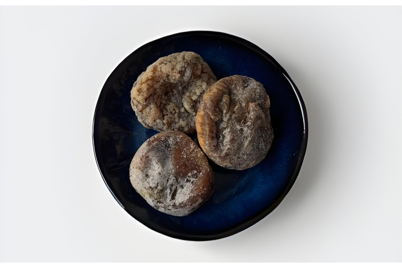 Biały nalot na suszonych owocach – co to jest? Scukrzenie czy pleśń? | Poradnik