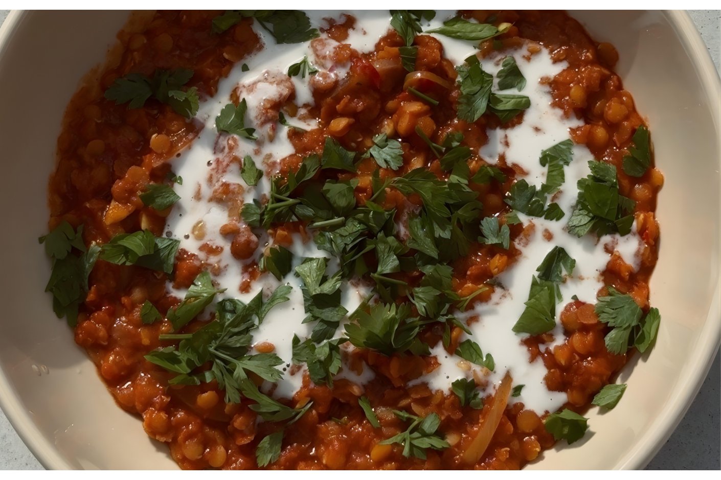 Dal z czerwonej soczewicy – przepis na aromatyczne danie kuchni indyjskiej